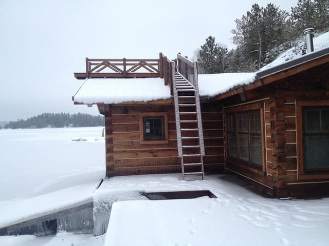 winter-boat-house