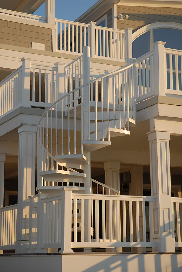 Powder Coated White Classic Steel Outdoor Deck Spiral Staircase