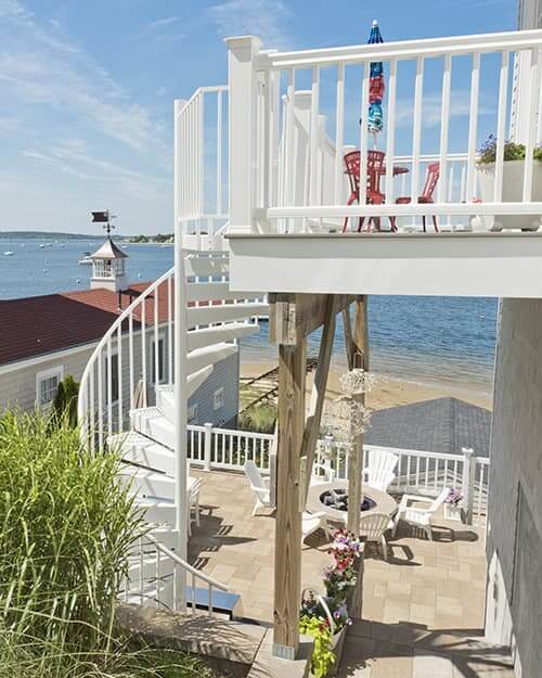 white-post-balcony-railing