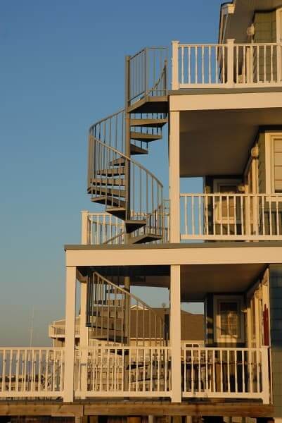 beach-house-deck-stair