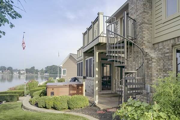 small-backyard-decks